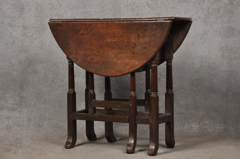 Small Queen Anne Oak Gateleg Table