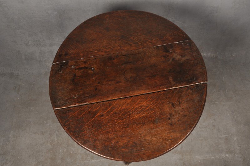 Small Queen Anne Oak Gateleg Table