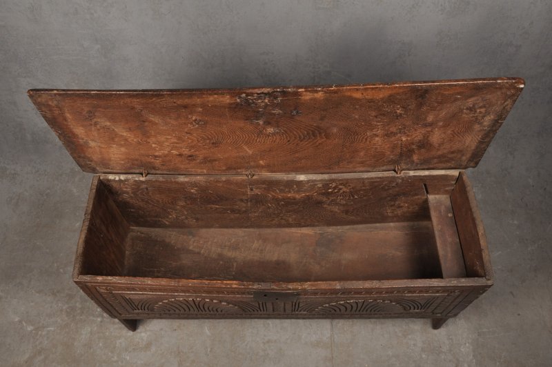 Small Early 17th Century Oak Coffer