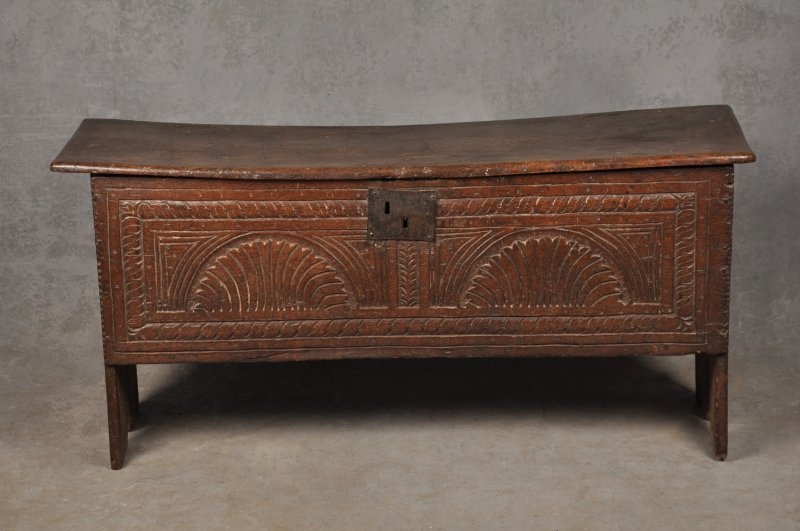 Small Early 17th Century Oak Coffer
