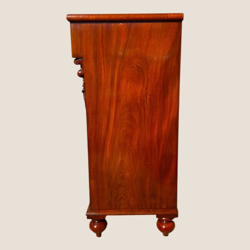 Antique Scottish Victorian Flame Mahogany Chest Of 4 Drawers With Wooden Handles