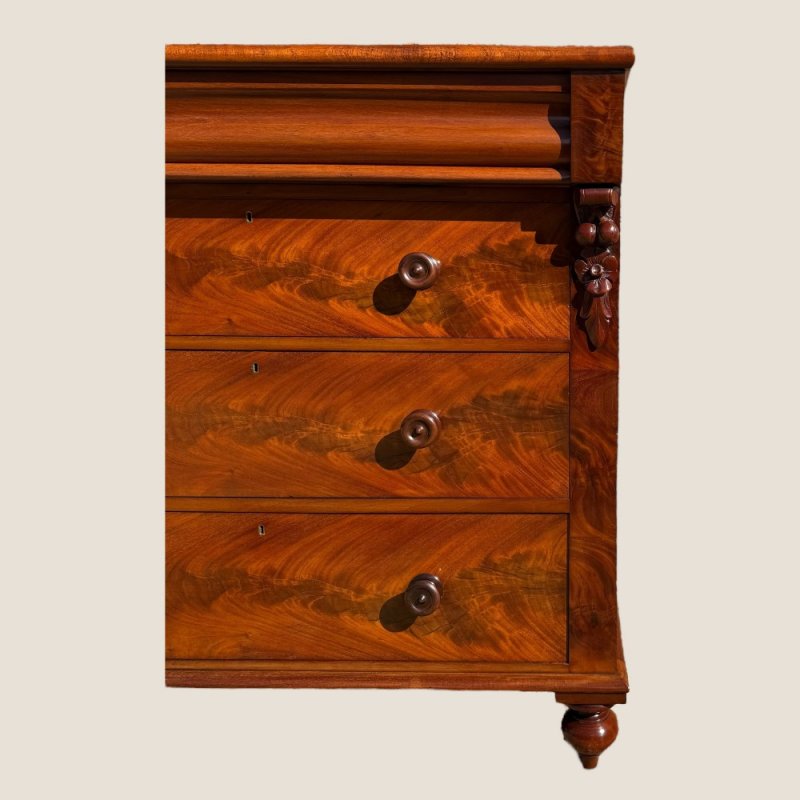 Antique Scottish Victorian Flame Mahogany Chest Of 4 Drawers With Wooden Handles