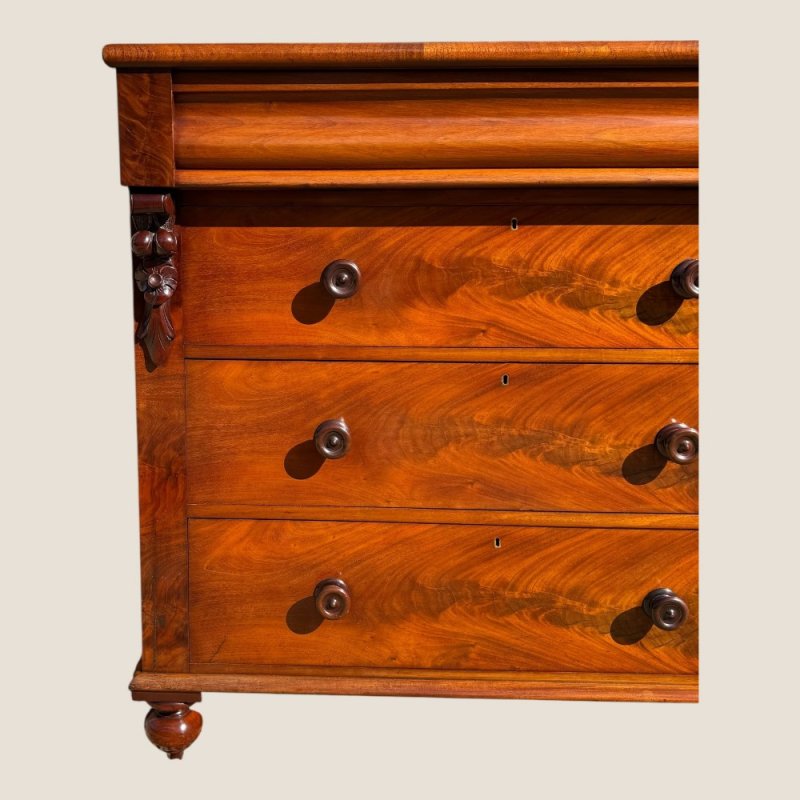 Antique Scottish Victorian Flame Mahogany Chest Of 4 Drawers With Wooden Handles