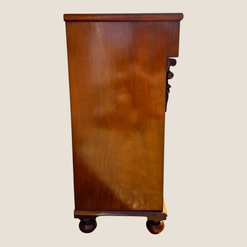 Antique Scottish Victorian Flame Mahogany Chest Of 4 Drawers With Wooden Handles