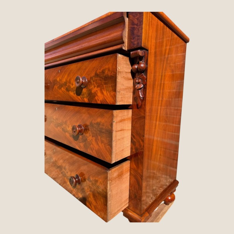 Antique Scottish Victorian Flame Mahogany Chest Of 4 Drawers With Wooden Handles