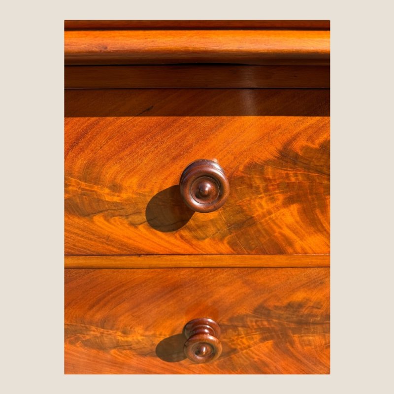 Antique Scottish Victorian Flame Mahogany Chest Of 4 Drawers With Wooden Handles