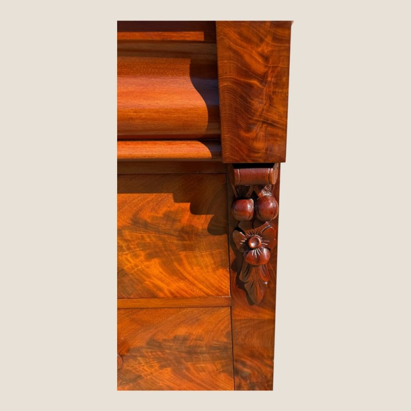 Antique Scottish Victorian Flame Mahogany Chest Of 4 Drawers With Wooden Handles