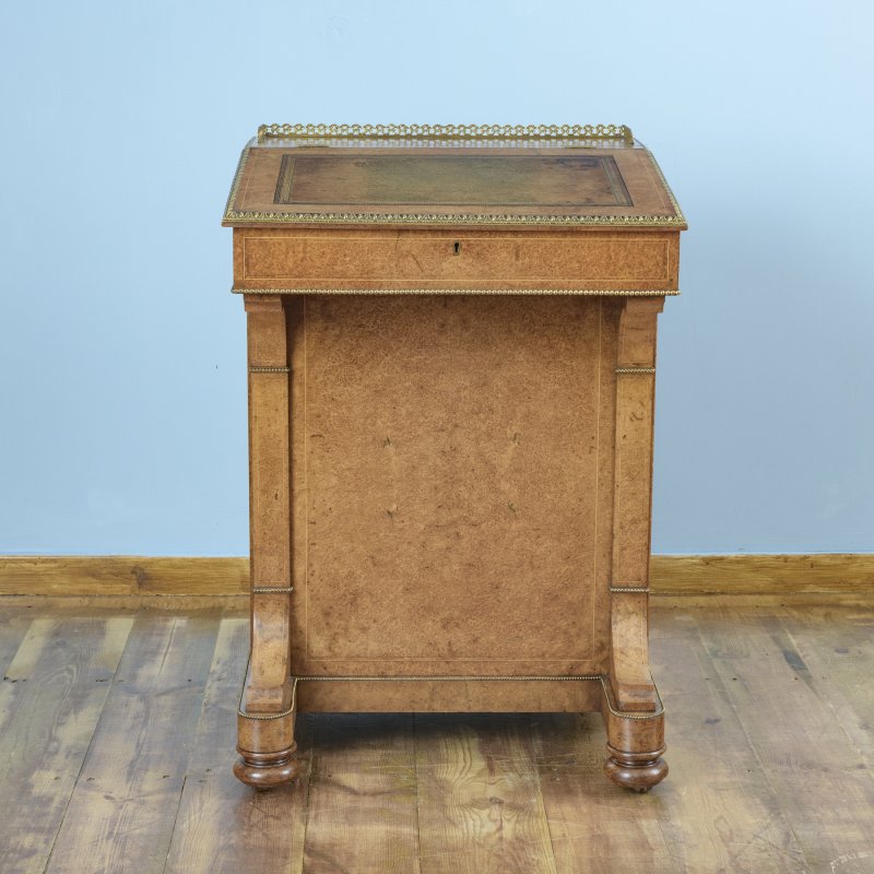 Exhibition Quality Davenport made by T.H. Filmer & Sons