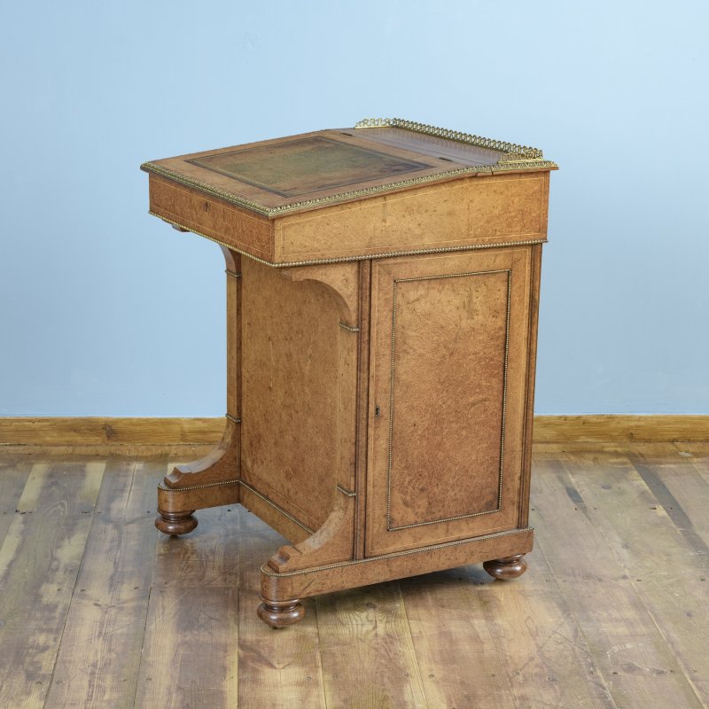 Exhibition Quality Davenport made by T.H. Filmer & Sons