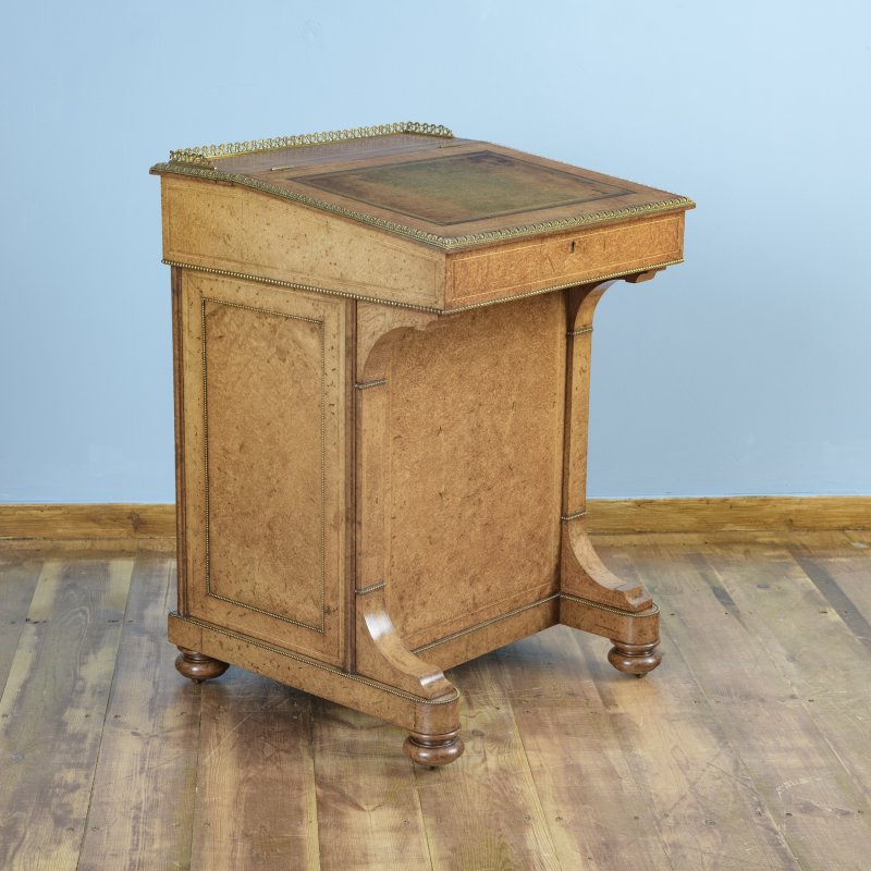 Exhibition Quality Davenport made by T.H. Filmer & Sons