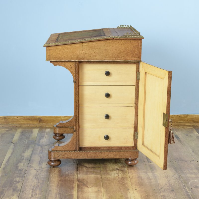 Exhibition Quality Davenport made by T.H. Filmer & Sons