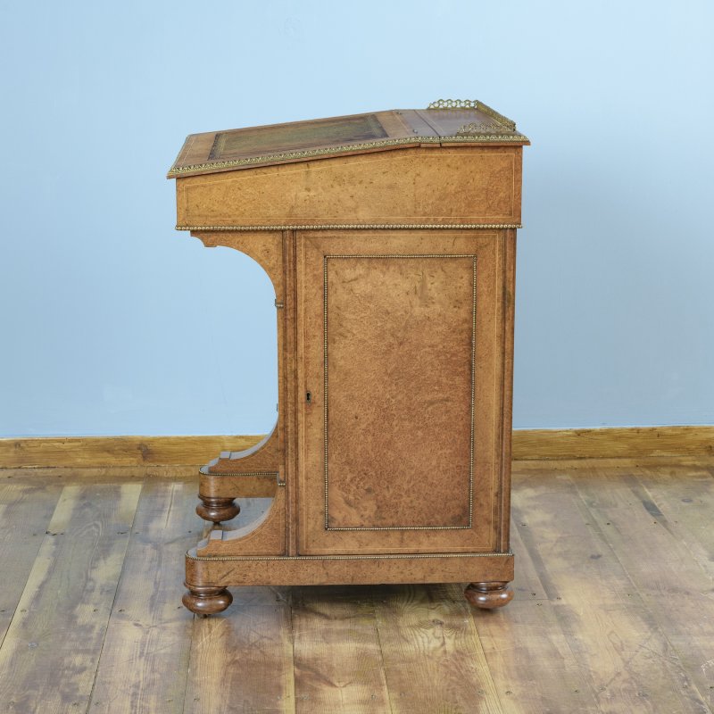 Exhibition Quality Davenport made by T.H. Filmer & Sons