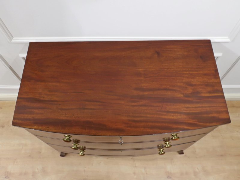 Georgian Bow Fronted Mahogany Chest of Drawers
