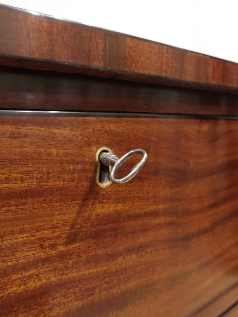 Georgian Bow Fronted Mahogany Chest of Drawers