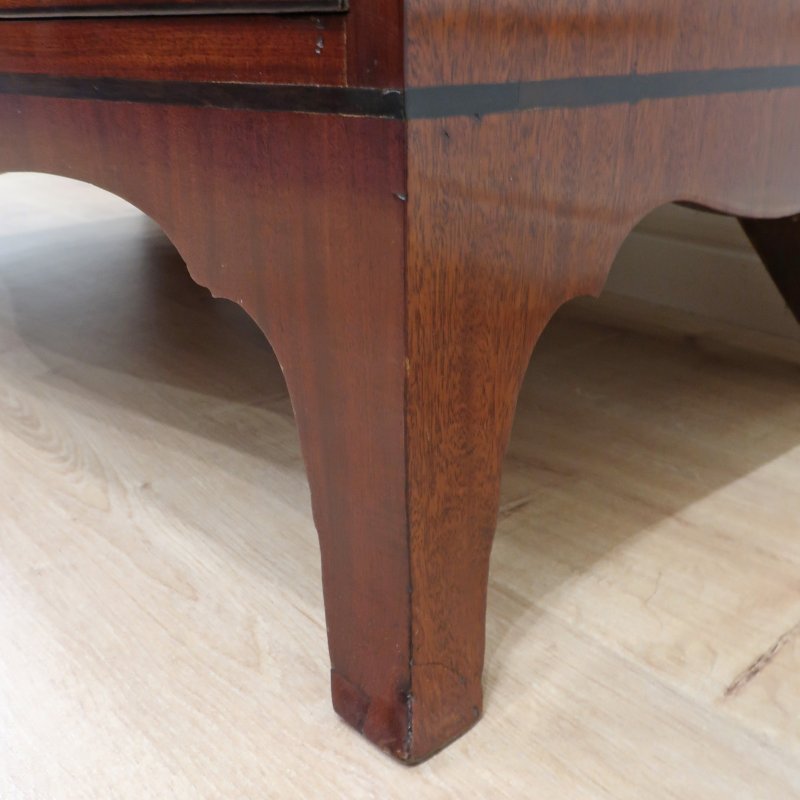 Georgian Bow Fronted Mahogany Chest of Drawers