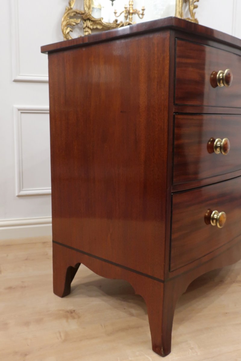 Georgian Bow Fronted Mahogany Chest of Drawers
