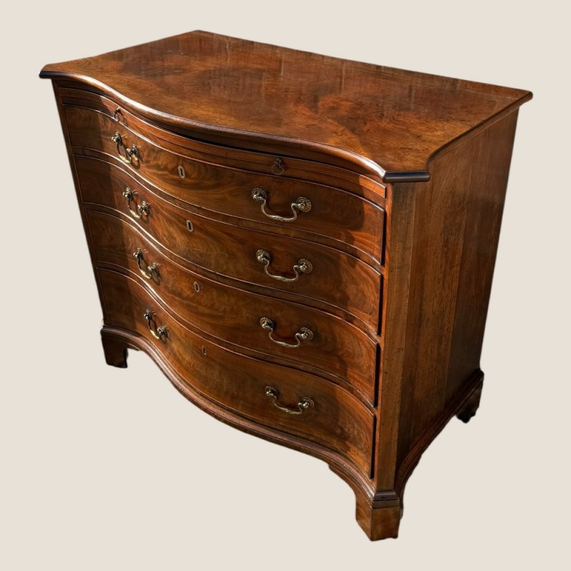Antique Georgian 1760 Mahogany Serpentine Chest Of Drawers with Brushing Slide