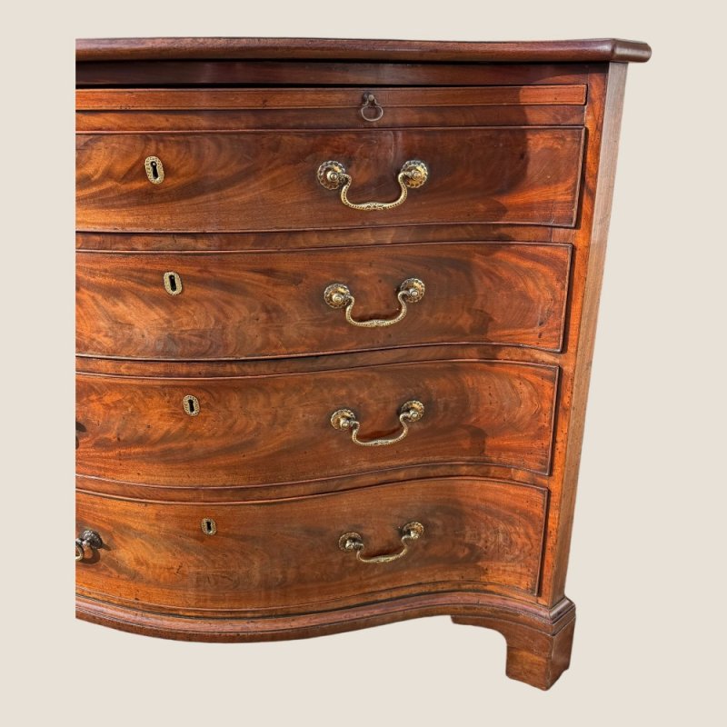 Antique Georgian 1760 Mahogany Serpentine Chest Of Drawers with Brushing Slide