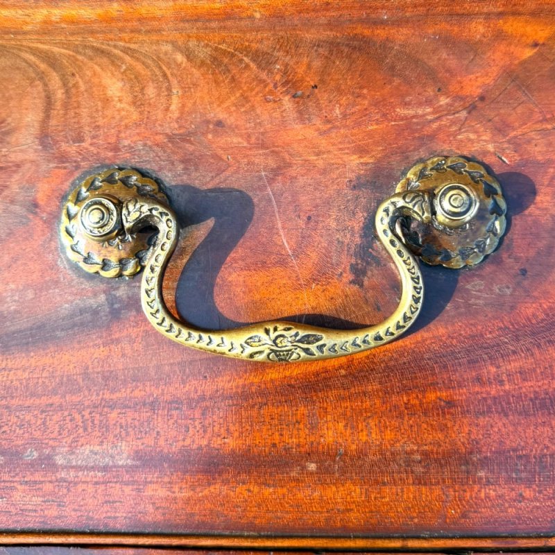 Antique Georgian 1760 Mahogany Serpentine Chest Of Drawers with Brushing Slide