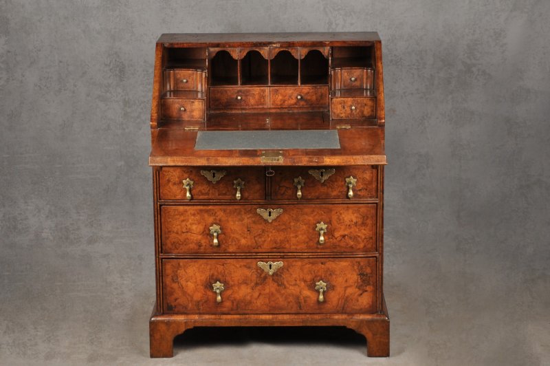 Small Early 18th Century Burr Walnut Bureau