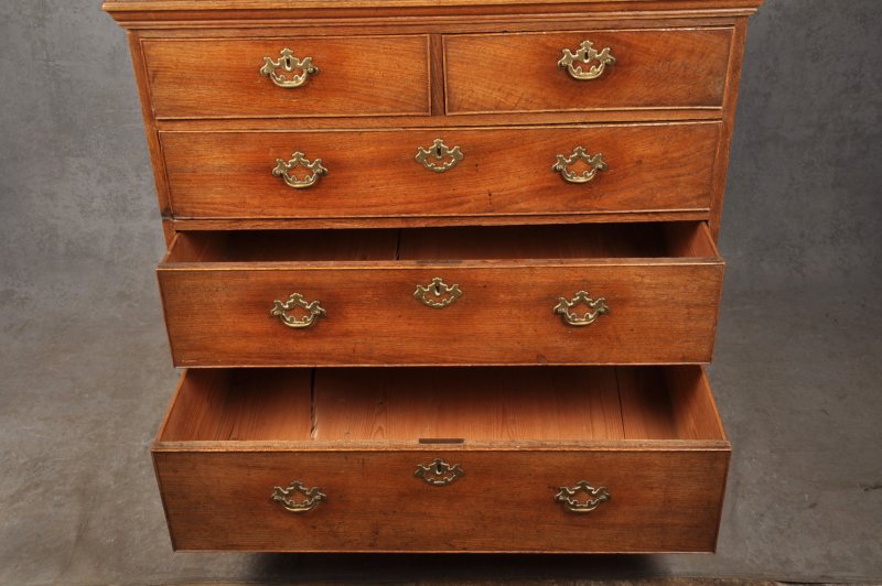 18th Century Oak Chest Of Drawers