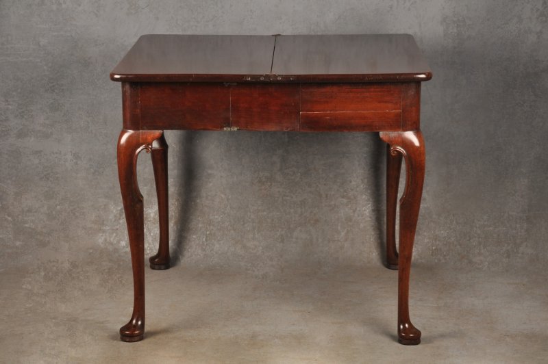 Fine 18th Century Mahogany Concertina Action Tea Table