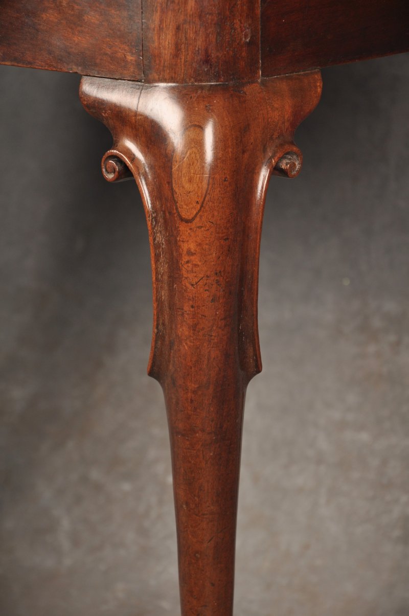 Fine 18th Century Mahogany Concertina Action Tea Table