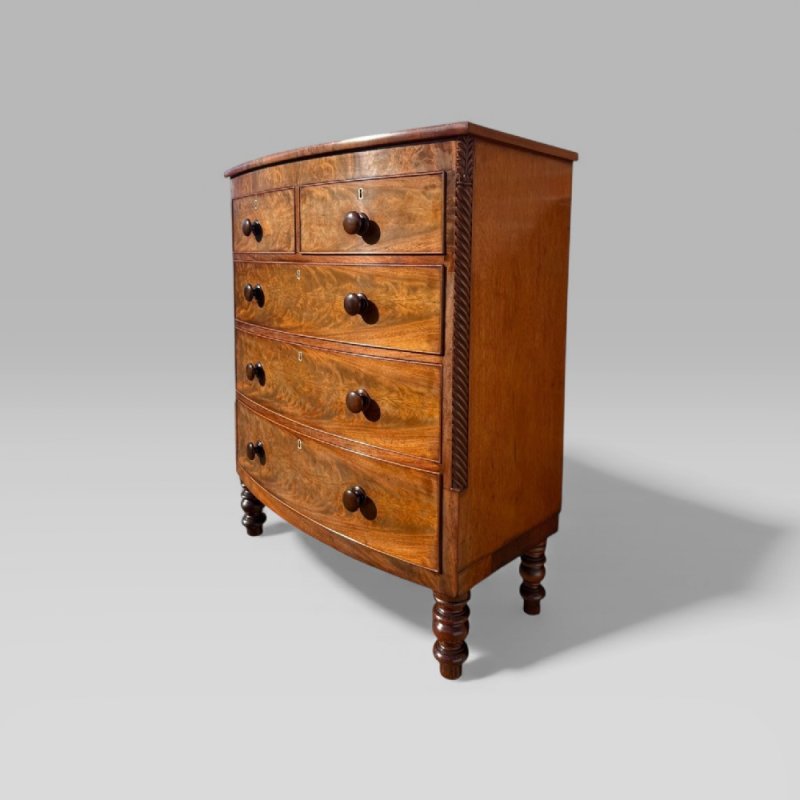 Antique Victorian Mahogany Bow Front Chest Of Drawers With Wooden Handles