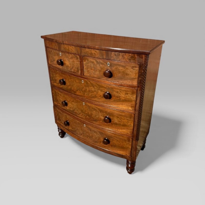 Antique Victorian Mahogany Bow Front Chest Of Drawers With Wooden Handles