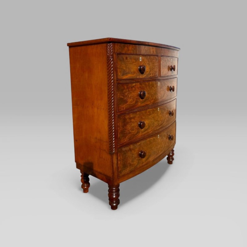 Antique Victorian Mahogany Bow Front Chest Of Drawers With Wooden Handles