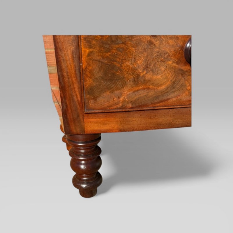 Antique Victorian Mahogany Bow Front Chest Of Drawers With Wooden Handles