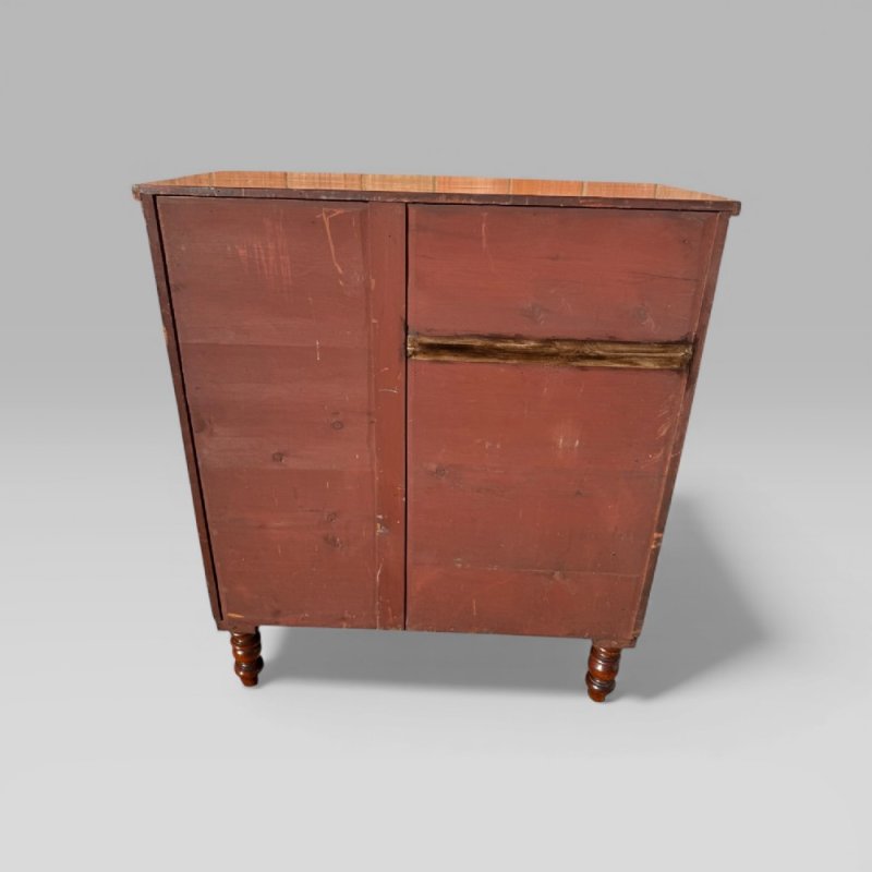 Antique Victorian Mahogany Bow Front Chest Of Drawers With Wooden Handles