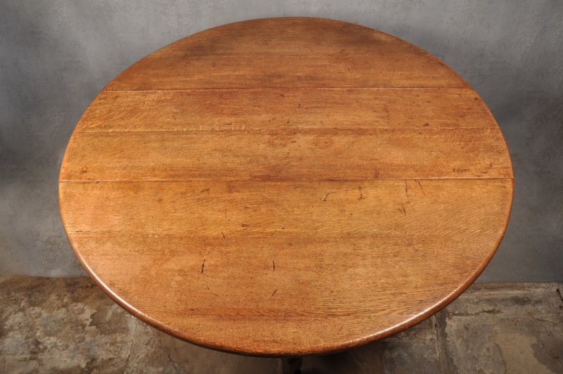 Large 18th Century Oak Gateleg Table