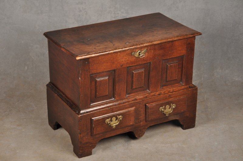Small 18th Century Welsh Oak Coffer Bach