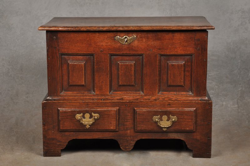 Small 18th Century Welsh Oak Coffer Bach