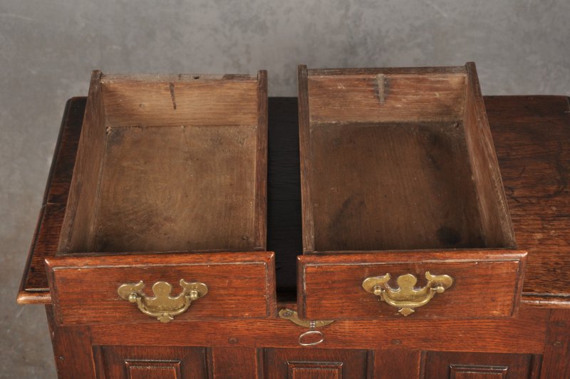Small 18th Century Welsh Oak Coffer Bach