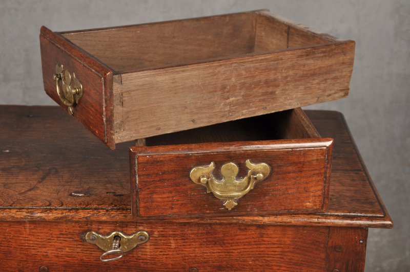 Small 18th Century Welsh Oak Coffer Bach