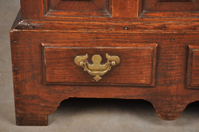 Small 18th Century Welsh Oak Coffer Bach