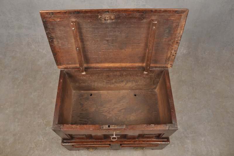 Small 18th Century Welsh Oak Coffer Bach