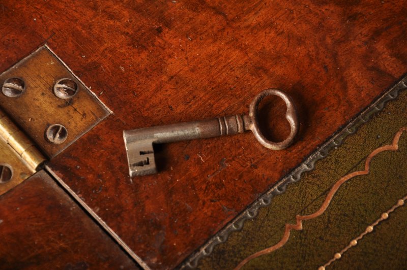 Fine Early 18th Century Walnut Secretaire Cabinet