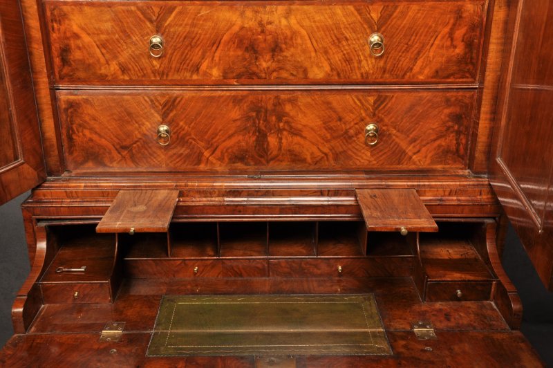 Fine Early 18th Century Walnut Secretaire Cabinet