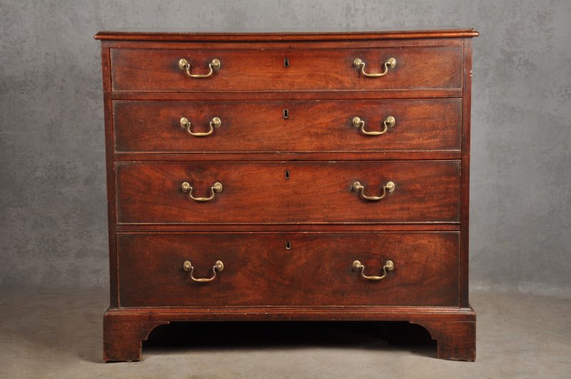 Fine 18th Century Mahogany Chest Of Drawers