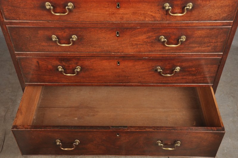Fine 18th Century Mahogany Chest Of Drawers