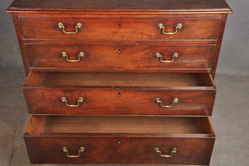 Fine 18th Century Mahogany Chest Of Drawers