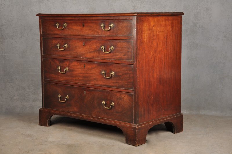 Fine 18th Century Mahogany Chest Of Drawers
