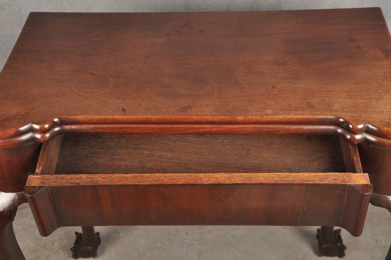 Fine 18th Century Mahogany Tea Table