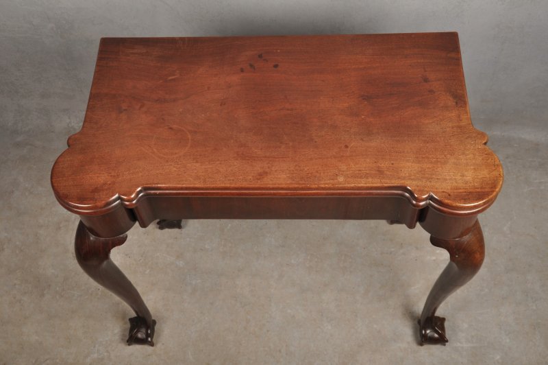 Fine 18th Century Mahogany Tea Table