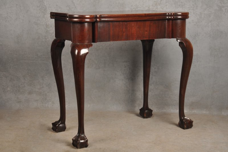 Fine 18th Century Mahogany Tea Table