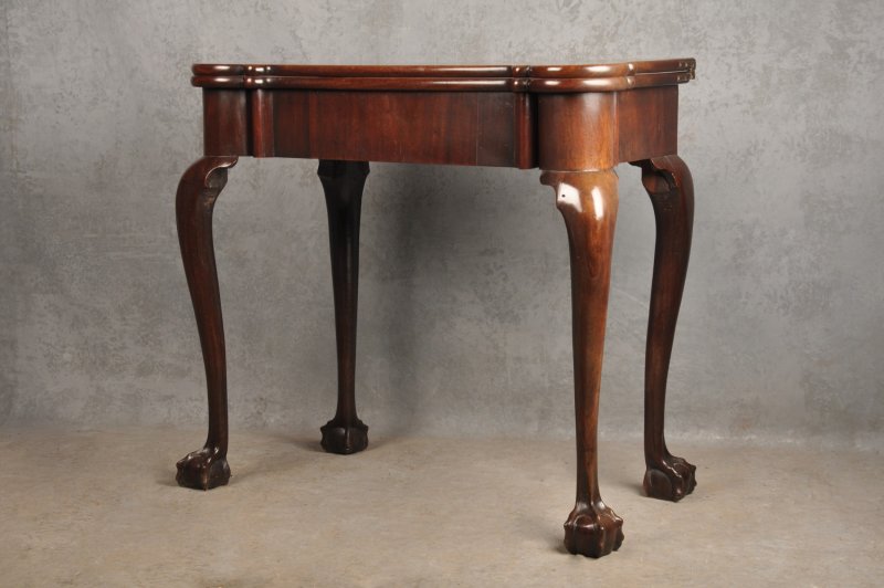 Fine 18th Century Mahogany Tea Table