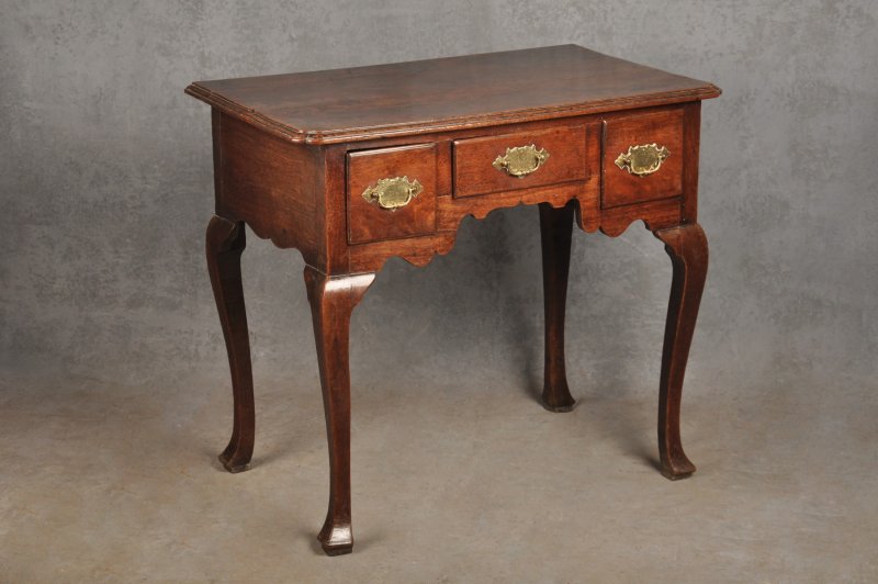 Early 18th Century Walnut Lowboy / Side Table